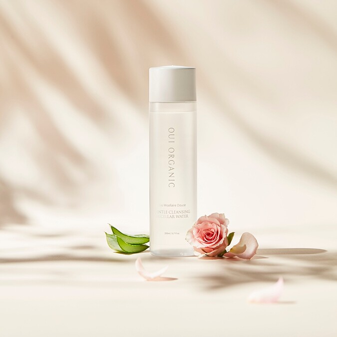 OUI ORGANIC玫瑰保濕修護卸妝水。