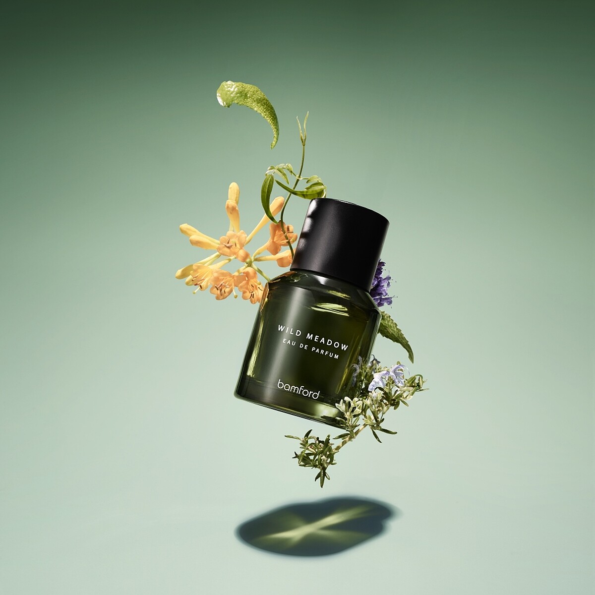 Bamford Wild Meadow蒝野淡香精情境圖。