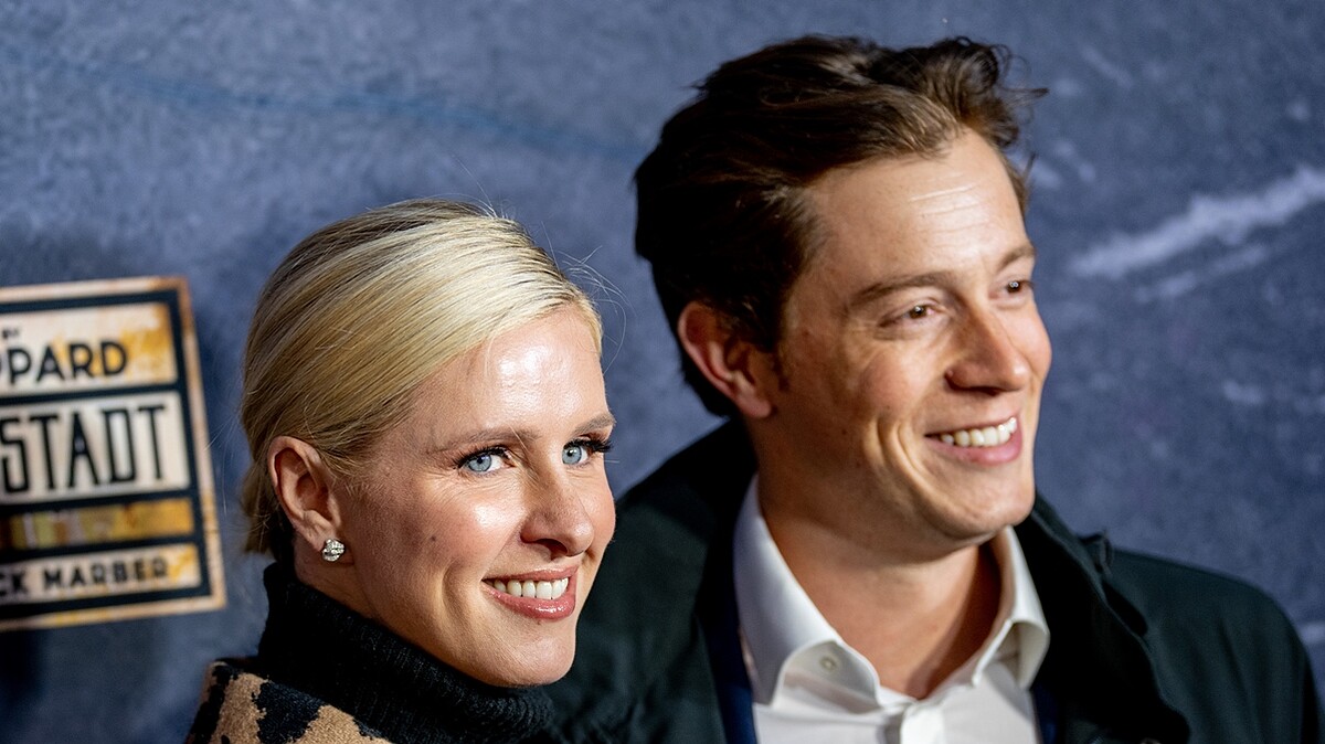 家族繼承人之一的詹姆斯羅斯柴爾德James Rothschild，與希爾頓酒店集團二小姐妮姬希爾頓Nicky Hilton於2015年結婚