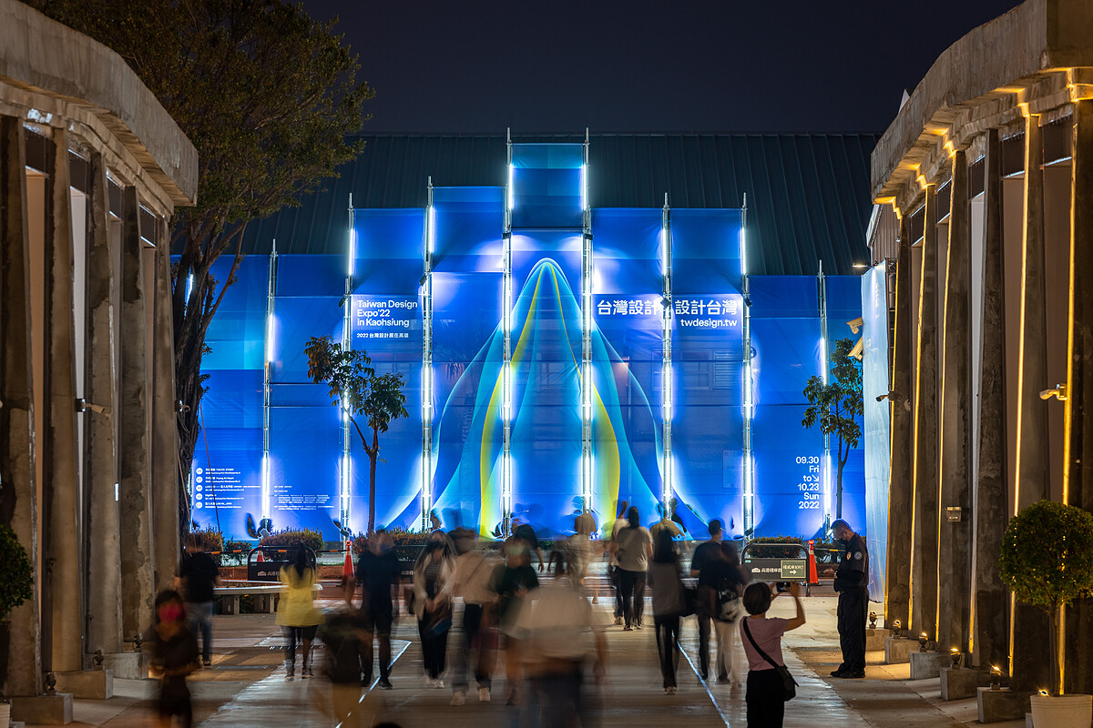從駁二藝術特區跨過大港橋進入主展區「設計中島」