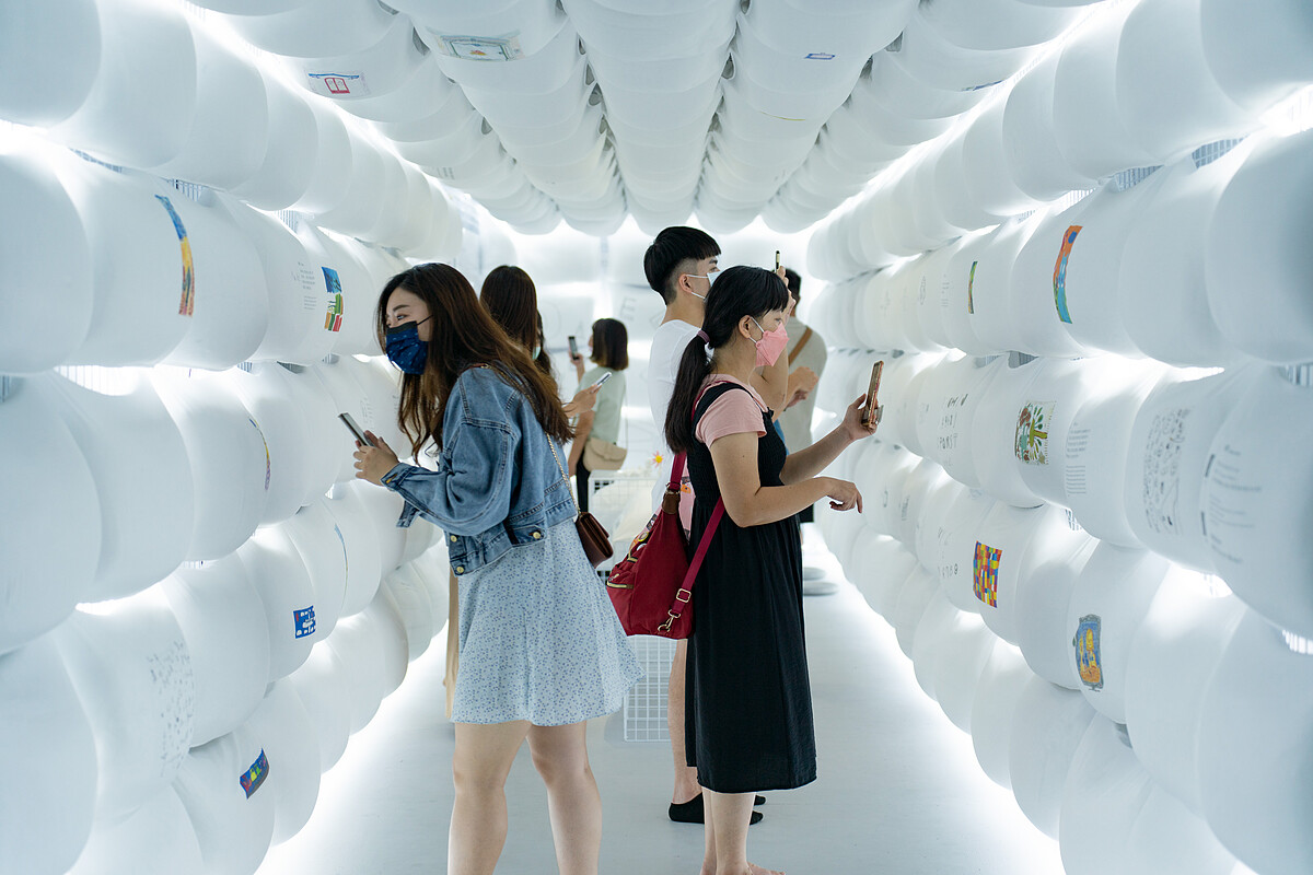 方序中X 33號白日夢《小花白日夢》，小花計畫以不同的觀點帶給彼此提醒，結合白日夢的視覺創作，進一步觀察與理解社會中需要被認識的聲音，盼能觸動眾人心中柔軟的那塊，將感動就此延續。