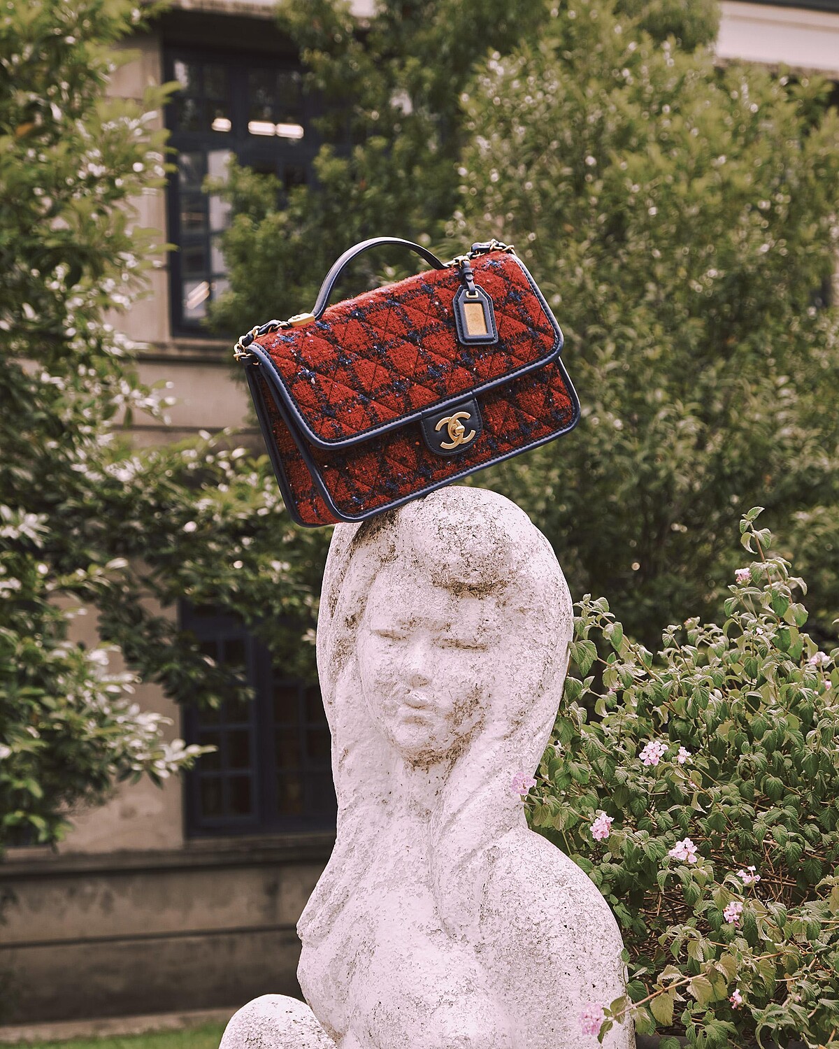 紅色斜紋軟呢口蓋包，CHANEL。