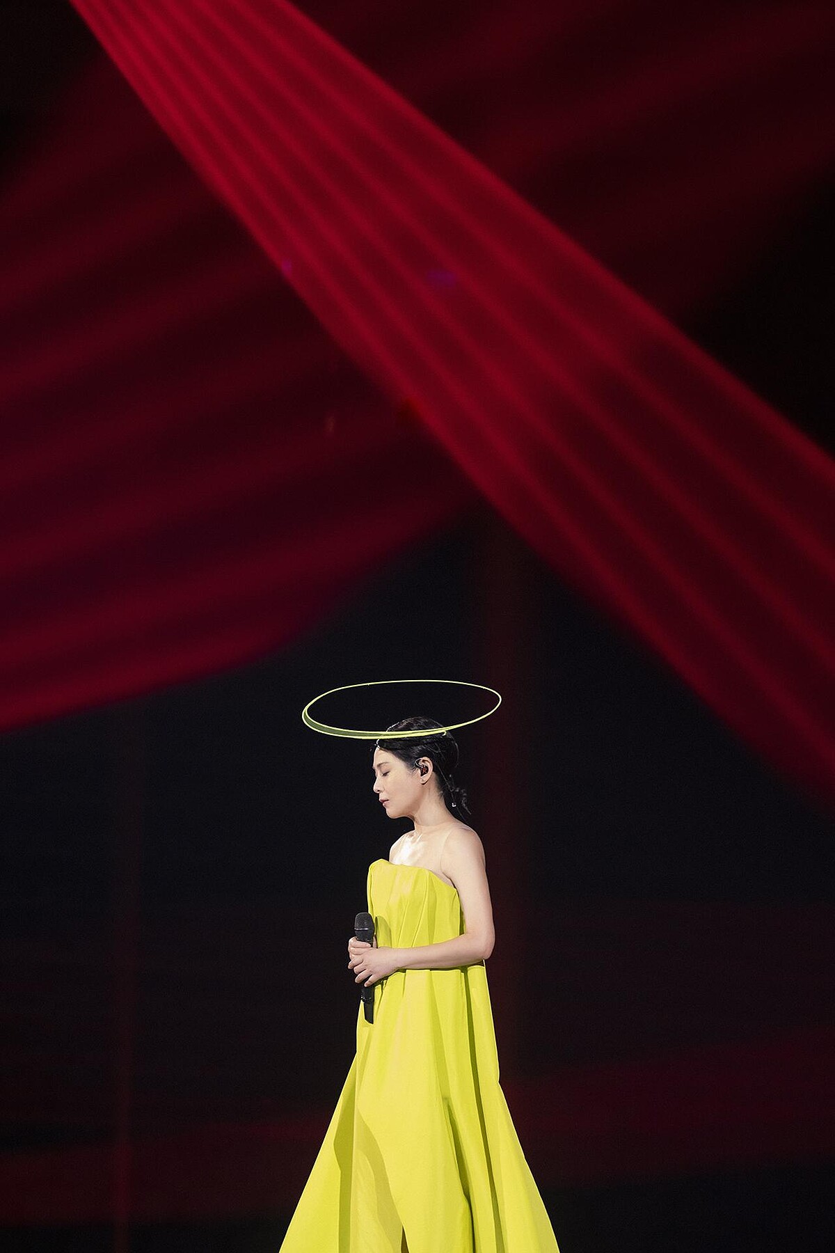 一口氣帶來〈我們沒有在一起〉〈各自安好〉〈成全〉等多首抒情金曲