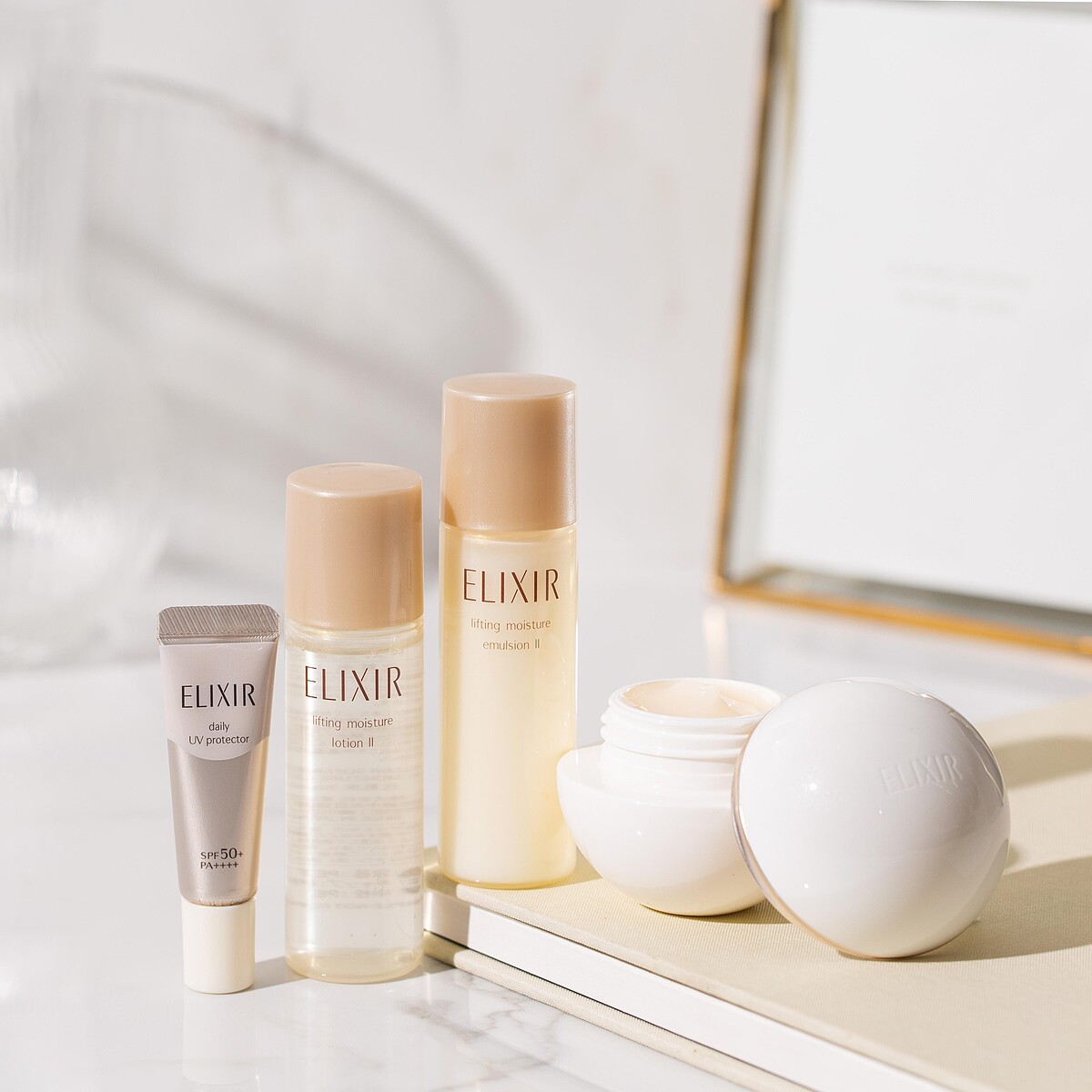 爆水珍珠霜組 NT1,800(價值NT.2,391) 內容物 : 彈潤爆水珍珠霜50g+彈潤保濕水T 30ml+彈潤保濕乳T 30ml+彈潤多效美肌乳T+ 5ml