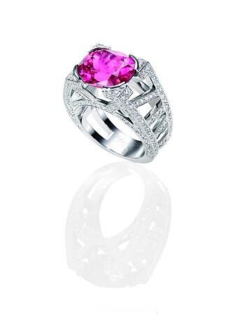 鉑金鑲嵌碧璽與鑽石戒指，Harry Winston。