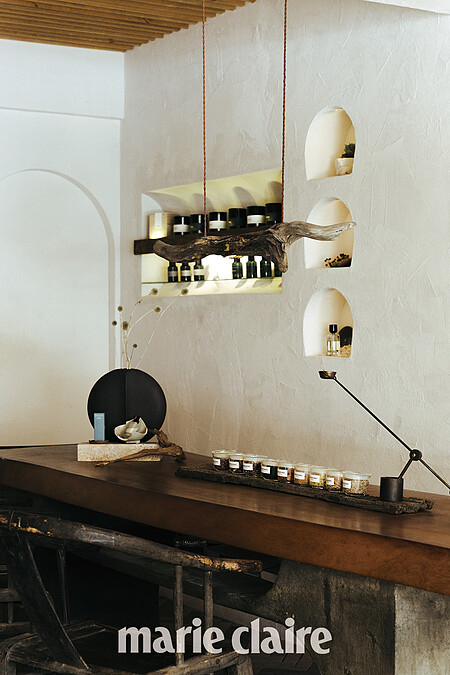 挑香水應該是最適合一個人完成的事情,美容總監小米特別推薦了香氛選物店「La brume 若水」。