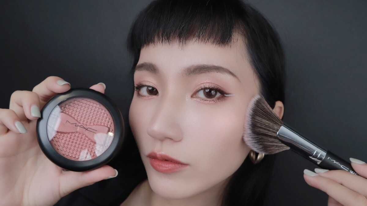 M.A.C波緞泡泡節日限定系列超激光炫彩餅刷具組#Rose實擦。