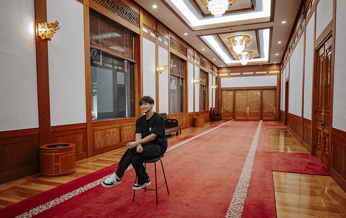 RAIN時隔15年再度踏入青瓦台