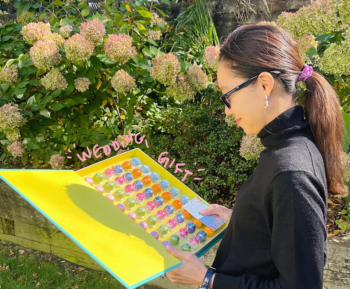 孔曉振婚禮禮物色彩豐富