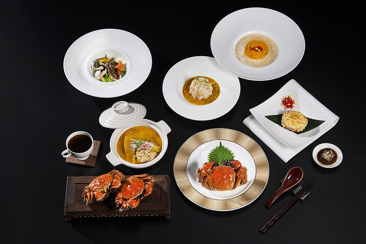 「海峽會」台菜大閘蟹餐點內容。