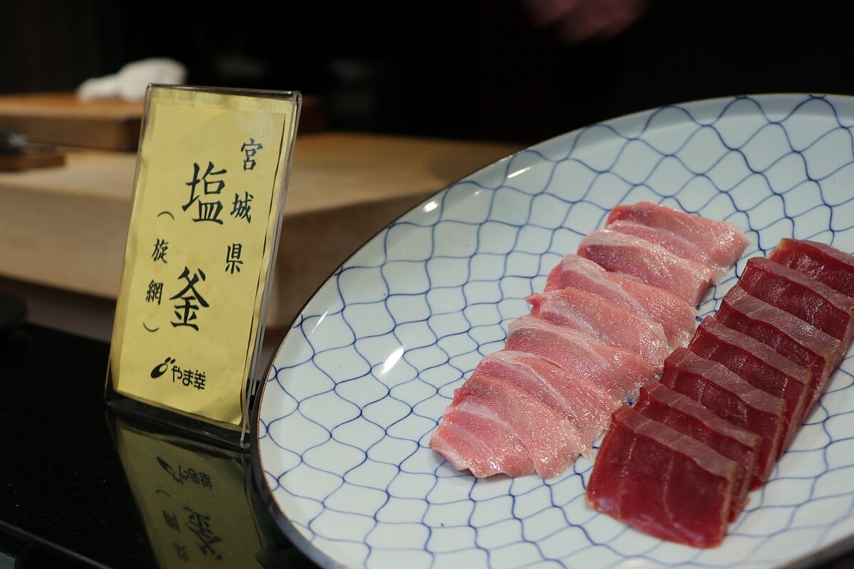 使用來自日本宮城縣 塩釜（旋網）補撈的鮪魚。
