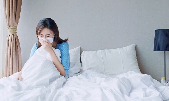 （專家指出新冠病毒已「感冒化」演化，對人體健康威脅大減。圖片來源 / Shutterstock）