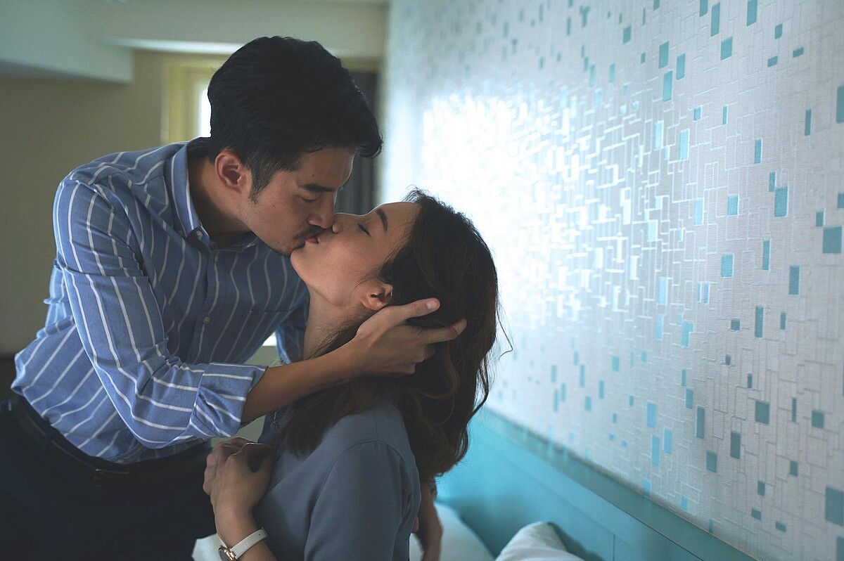 電影中許乃涵與有婦之夫周詠軒是的約砲關係