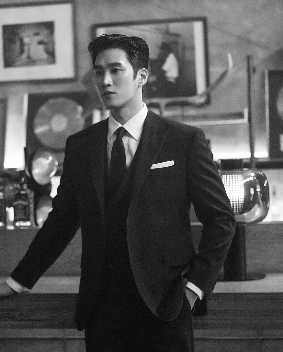 安普賢展現與品牌同樣率性、瀟灑的形象。