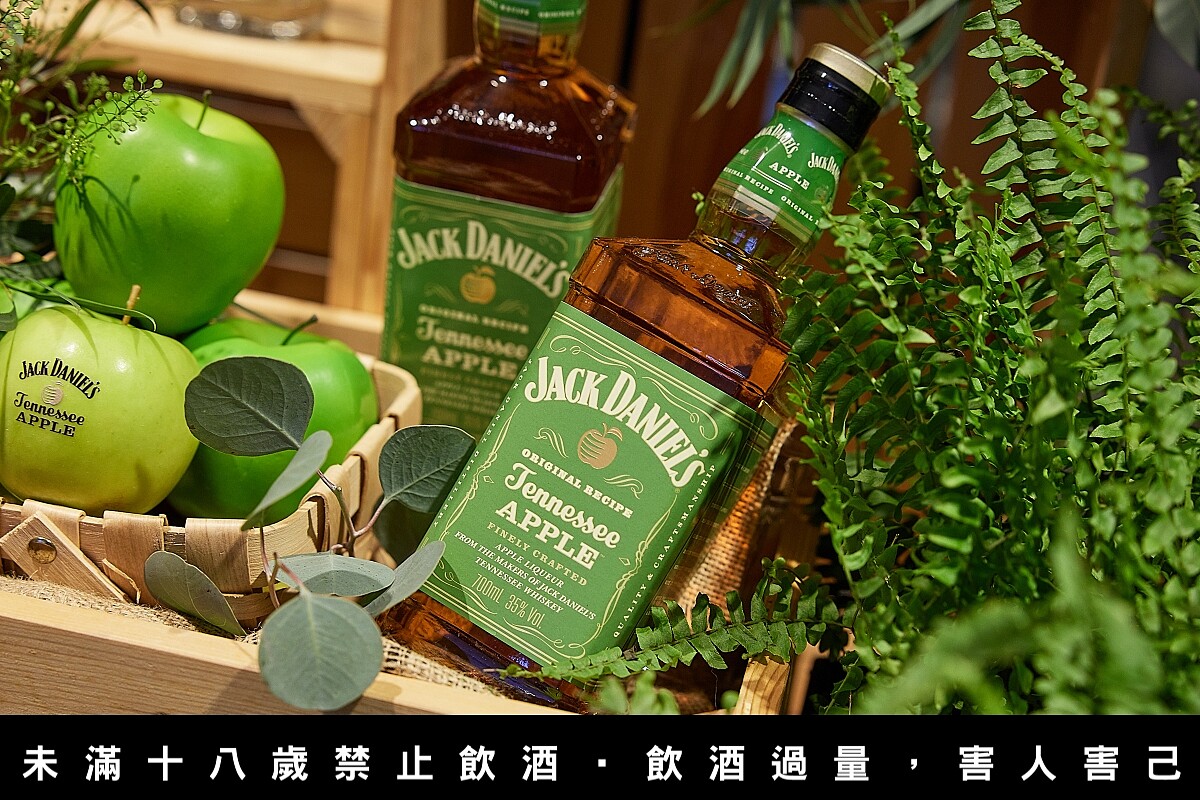 由 Granny Smith(翠綠蘋果)、McIntosh(旭蘋果)和Red Delicious(五爪蘋果)蘋果製成利口酒加入威士忌中。