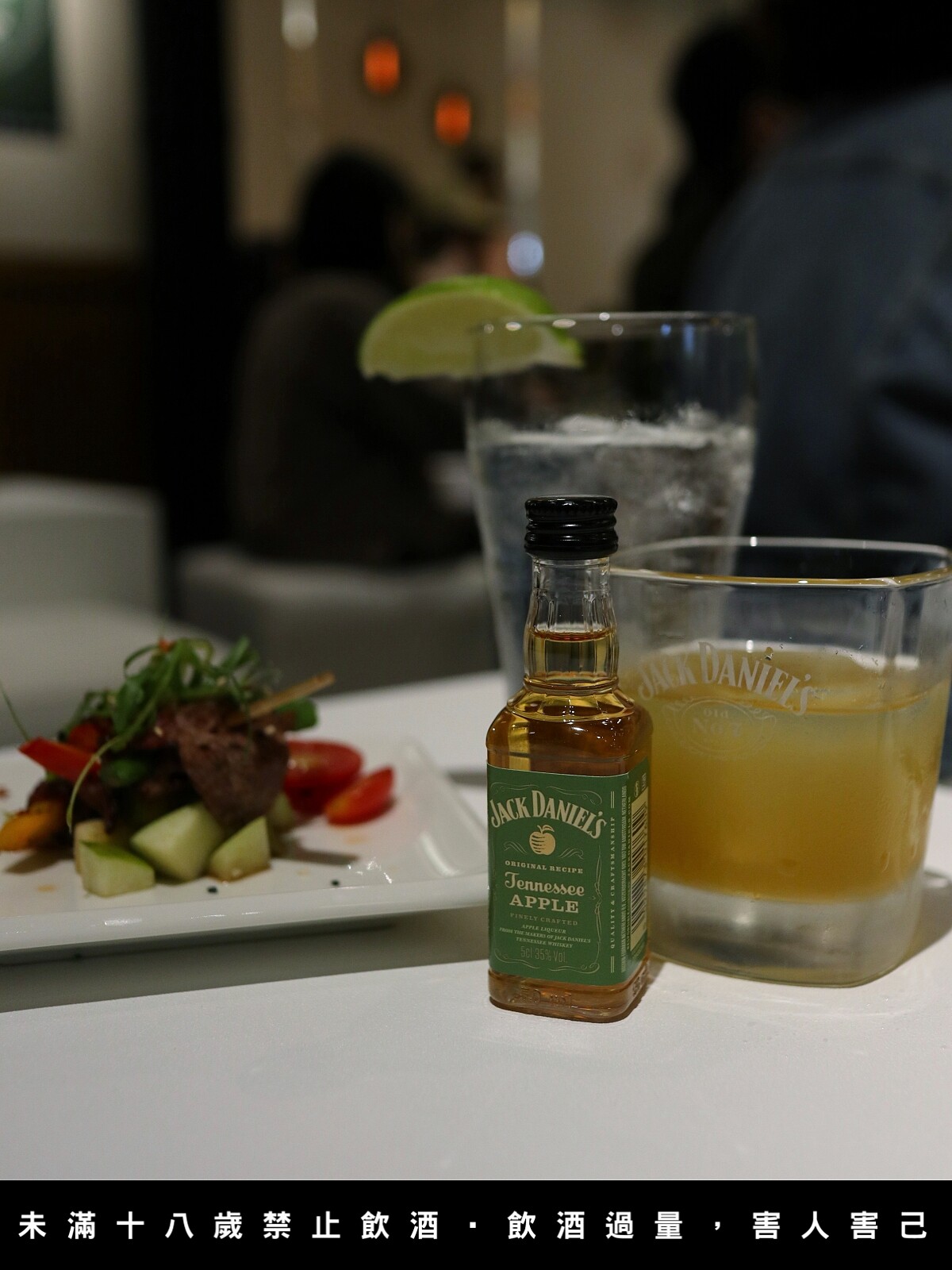 發表會現場迎賓酒與調酒。