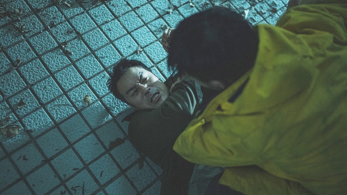 《罪後真相》陳昊森將張孝全推倒壓制在地