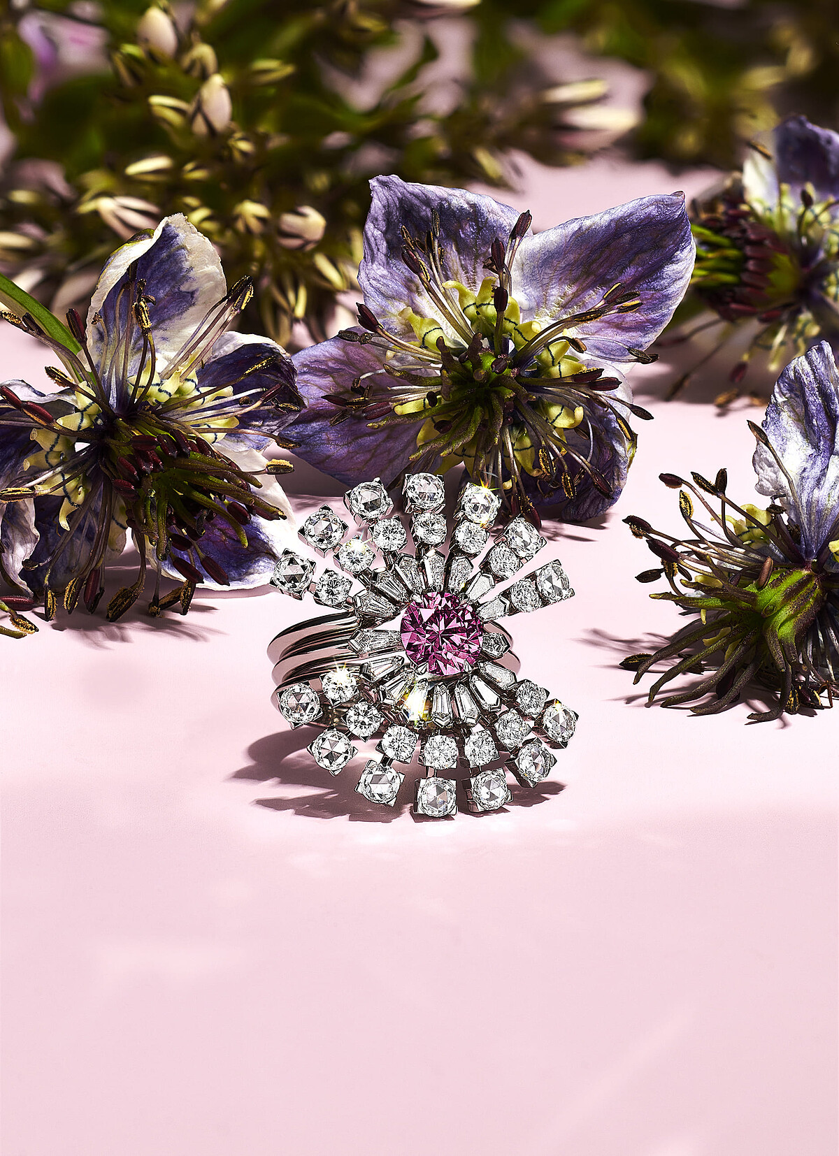 Tiffany & Co. Blue Book BOTANICA 高級珠寶系列鉑金鑲嵌單顆重逾1克拉艷彩紫粉紅色鑽石和白色鑽石戒指