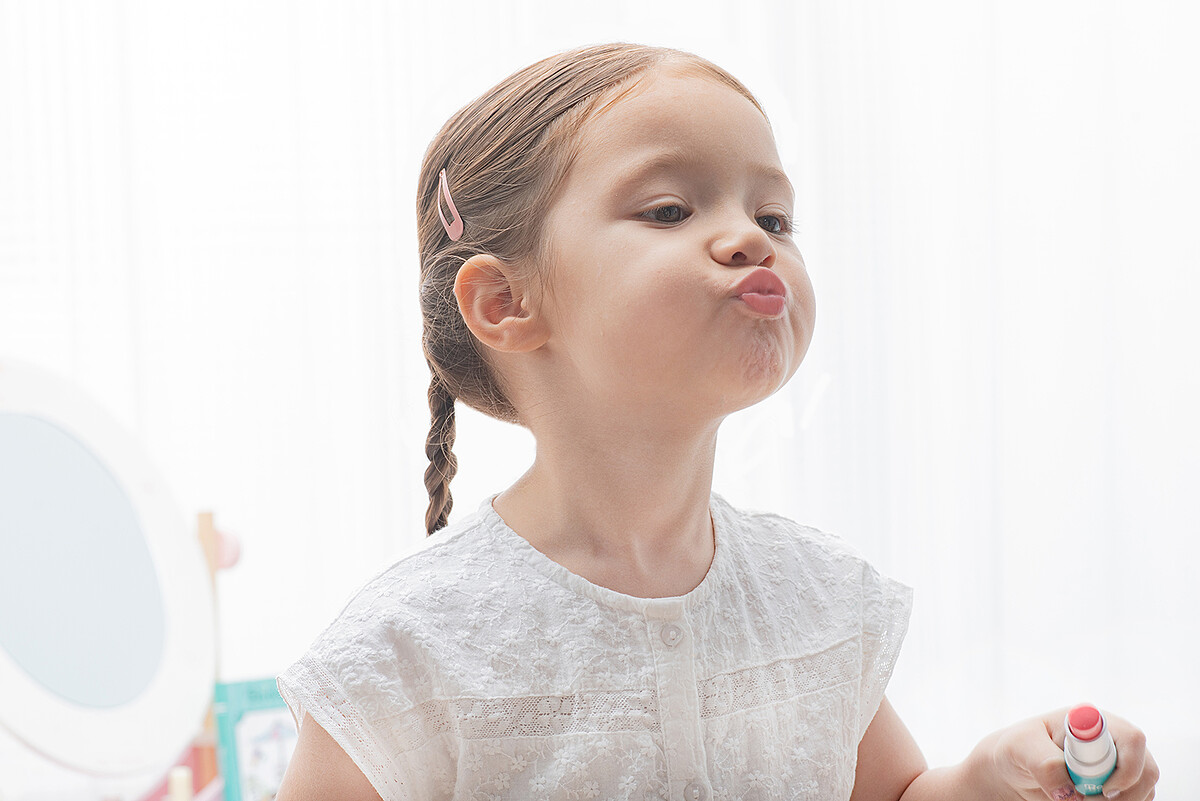 BOTITE PLUS法棍系列唇彩，荷荷芭油富含維他命，加強保濕滋潤，舒緩調理。