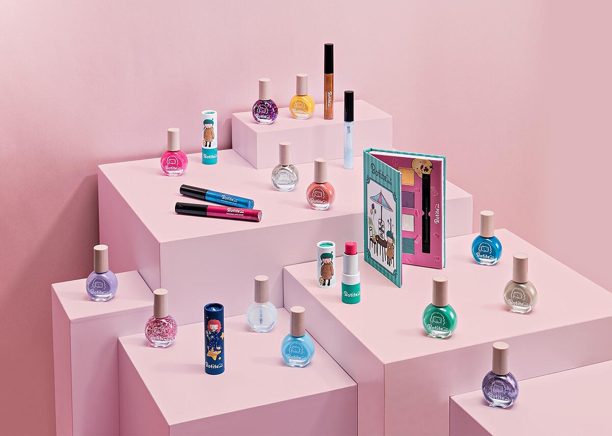 BOTITEPLUS兒童專業美妝保養品牌，從原料成分到產品包裝，耗資近千萬進行產品安全檢驗，致力打造既美又安全的兒童美妝保養產品。