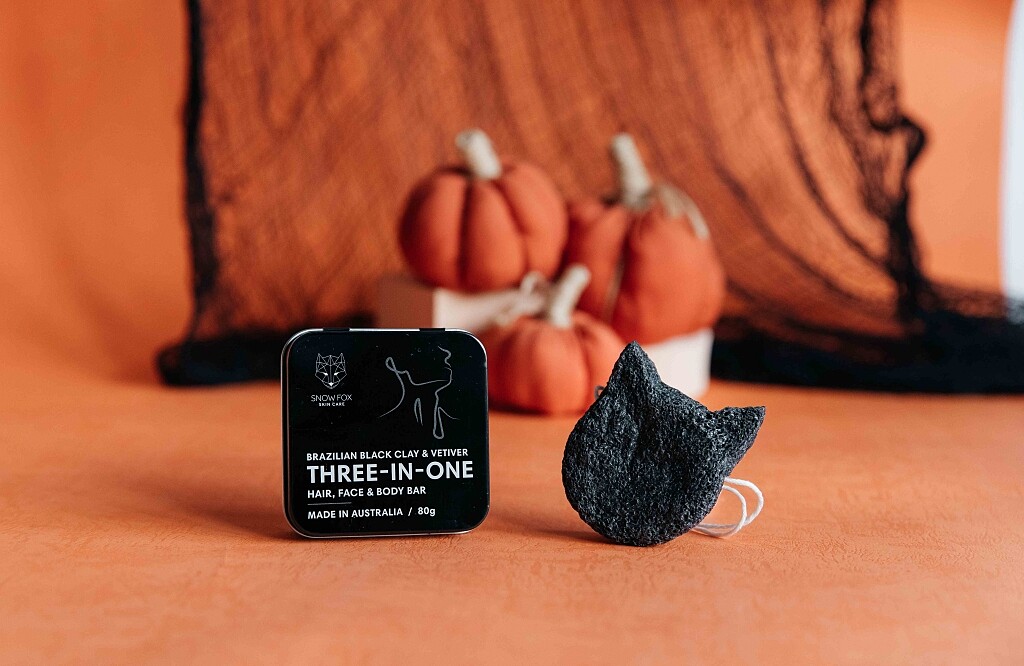 Snow Fox萬聖節限定黑貓沐浴組(萬聖節限定黑貓蒟蒻海綿+巴西礦泥＆岩蘭草潔顏洗髮沐浴磚，原價NT1,150、特惠價NT950