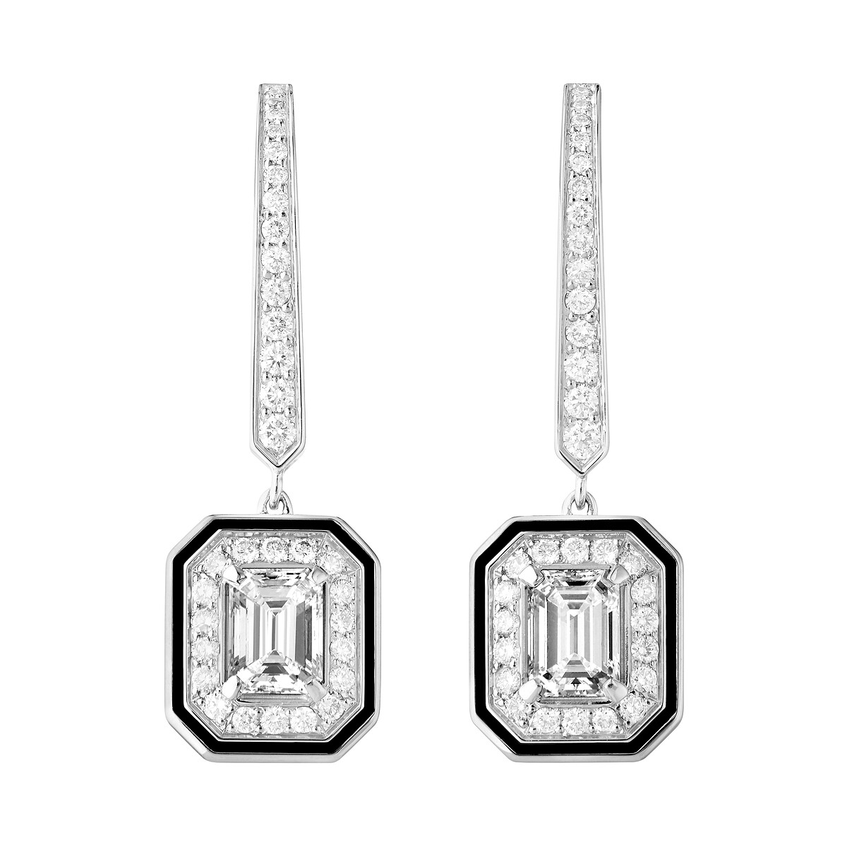 曾寶儀開場主持配戴作品