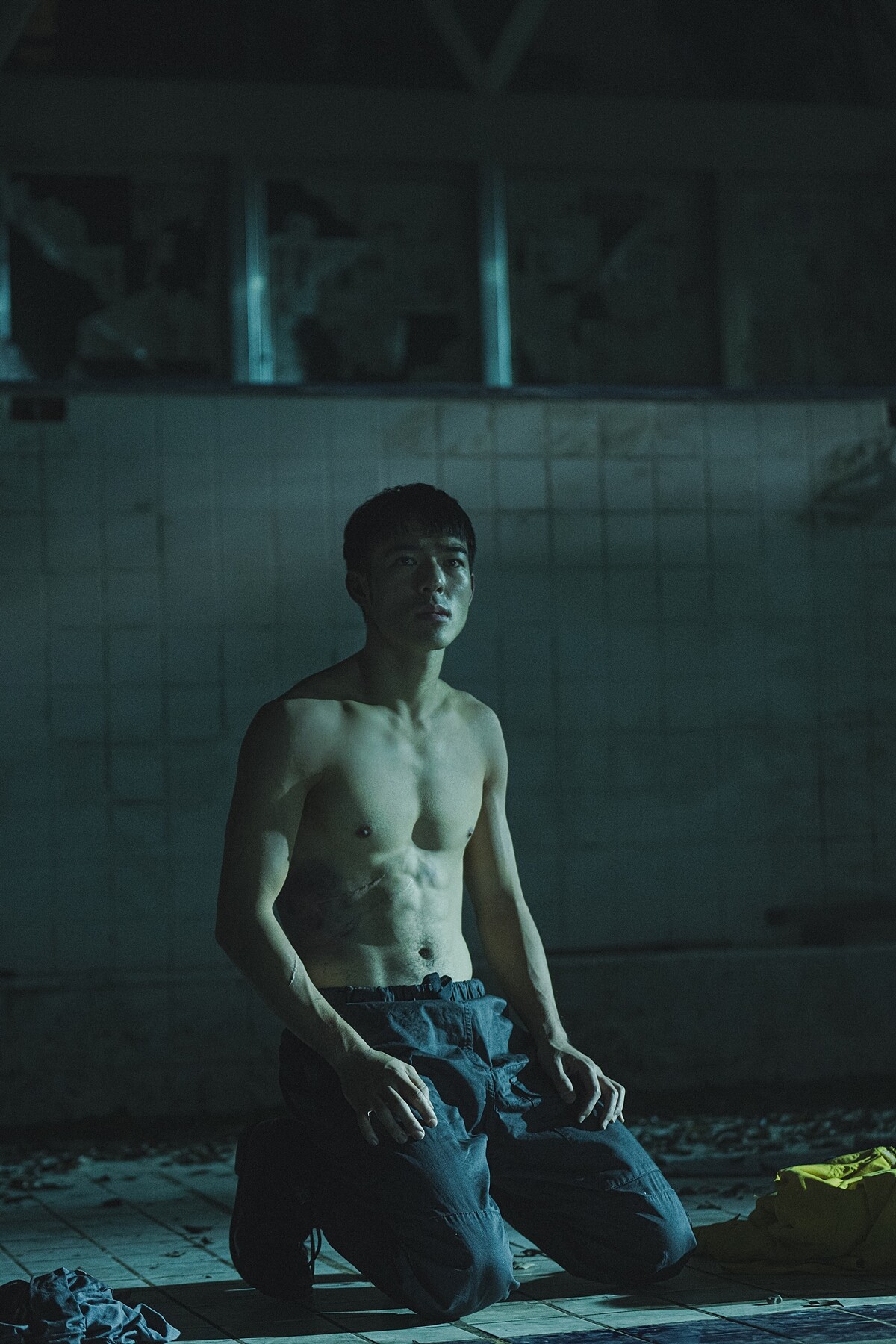 《罪後真相》陳昊森半裸秀六塊肌，傷疤特化幫他入戲