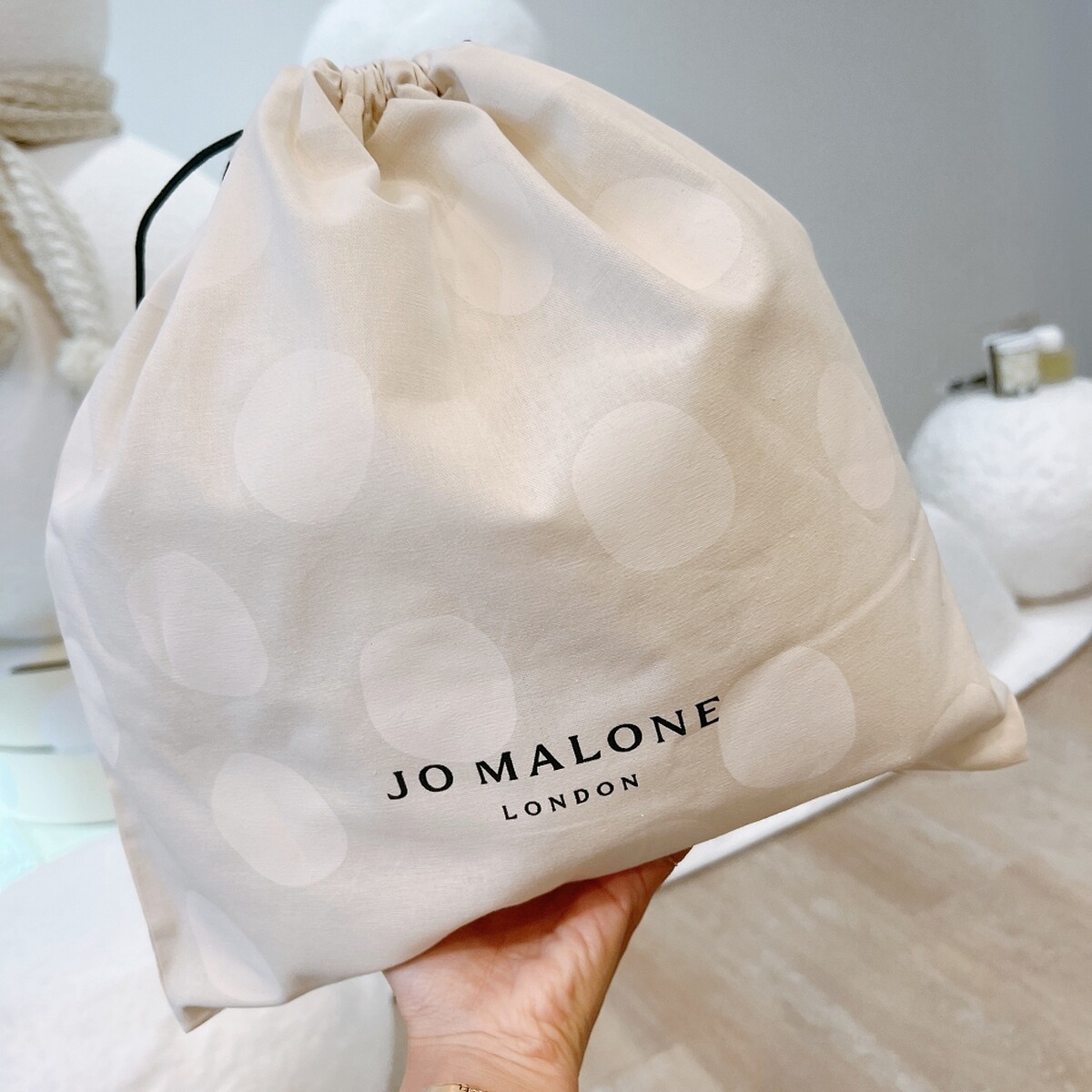 Jo Malone London 2022歡樂雪花聖誕也有不同的滿額贈，從束口包到雪球掛繩等等。