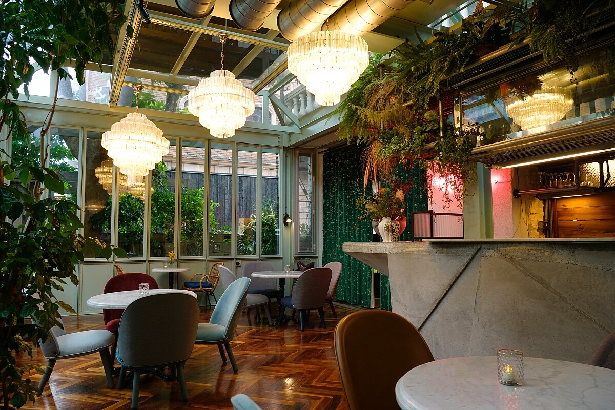 玻璃屋是都市裡少見的城市綠洲空間。