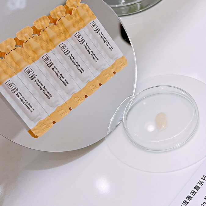 Wǒ Power TonIQ&trade;強效深層保養系列Instant Radiance Boosting Essence瞬效亮澤精華1ml 14入(2週份)，NT980、28入(4週份)，NT1,920、56入(8週份)，NT3,800