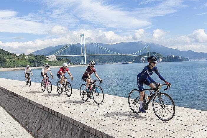 感受真正的安藝灘飛島海道的群島和海風，一邊享受乘風而行的旅程.