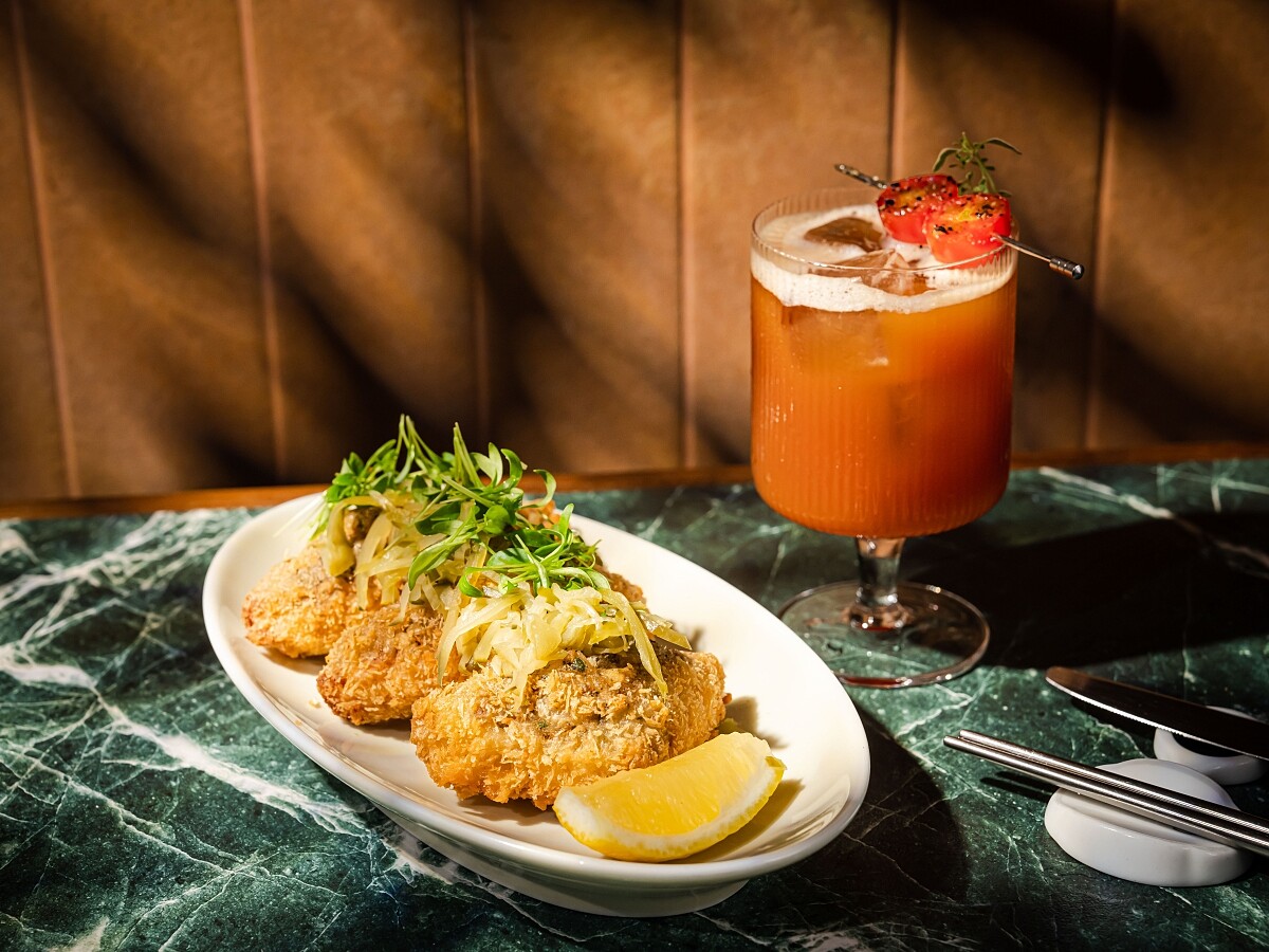 「限定臭臭組」有松露臭豆腐蝦多士搭配臭臭瑪莉調飲。