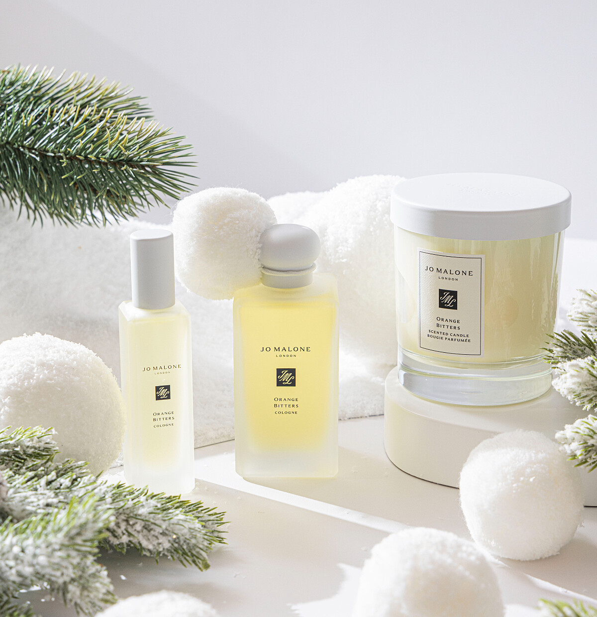 歡樂雪花聖誕苦橙香水 30ML NT$2,800 / 100ML NT$5,600 歡樂雪花聖誕苦橙香氛工藝蠟燭 200G NT$2,800