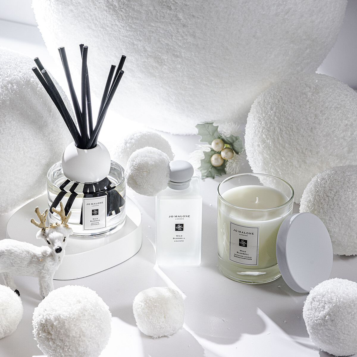 藍風鈴限量版香水100ML NT$5,600 藍風鈴限量版香氛工藝蠟燭200G NT$2,800 藍風鈴限量版擴香165ML NT$4,000