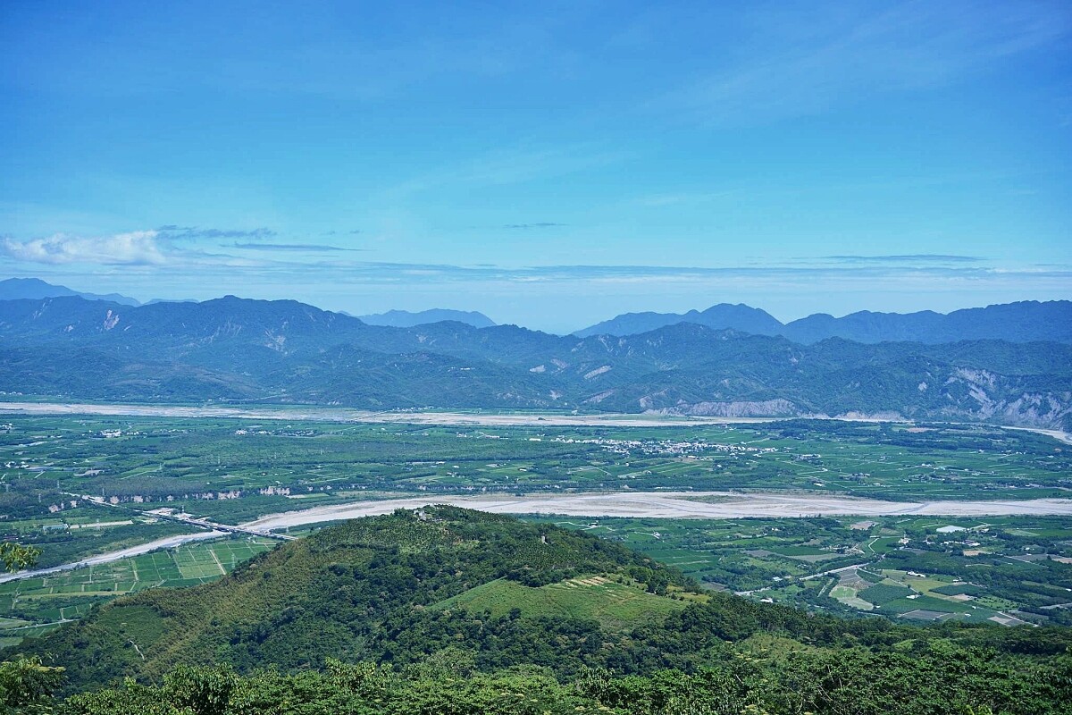 近年台東縣政府推動了令人驚喜的「跨世代共學雙語培力計畫」。