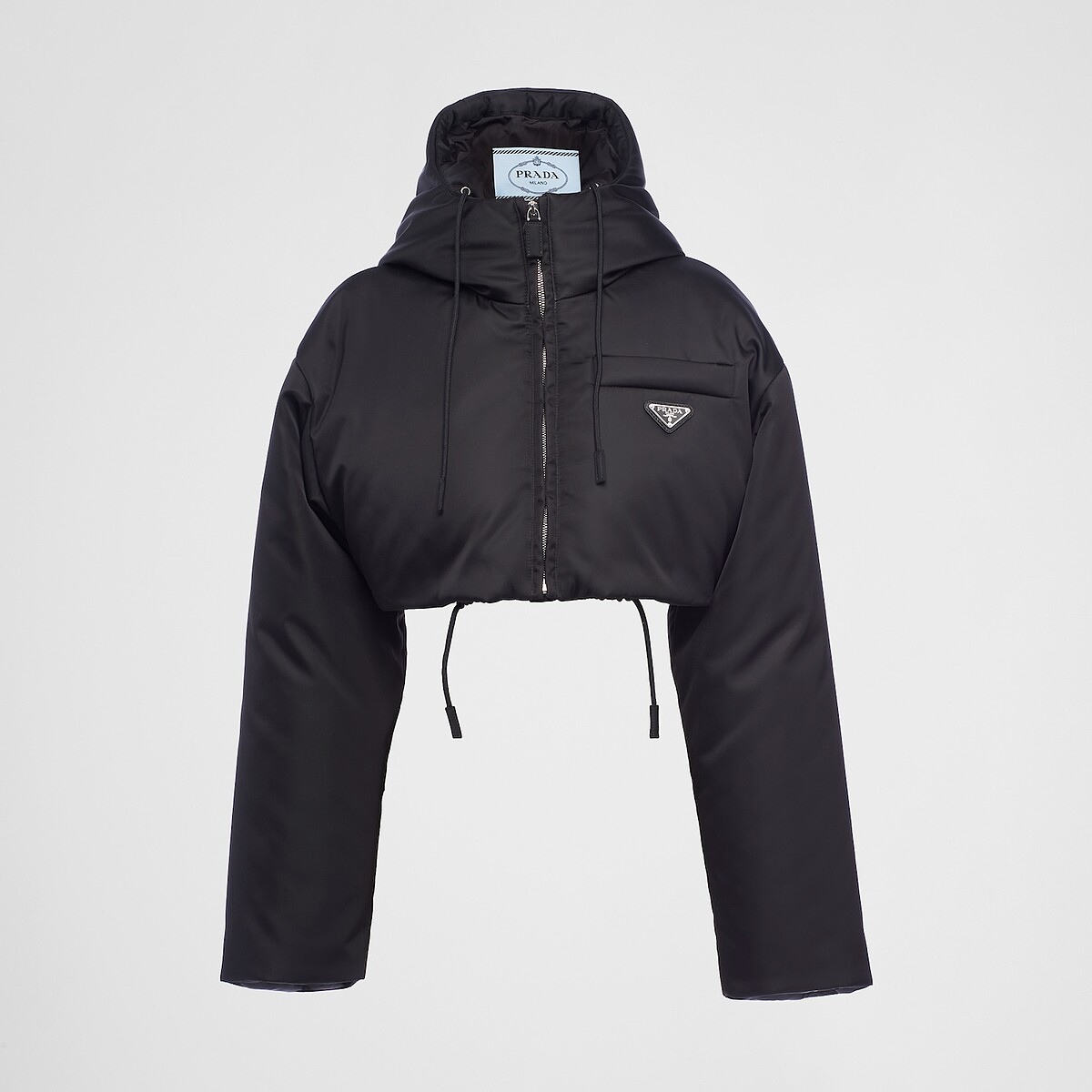 Prada 再生尼龍短版連帽羽絨外套，NT88,000。