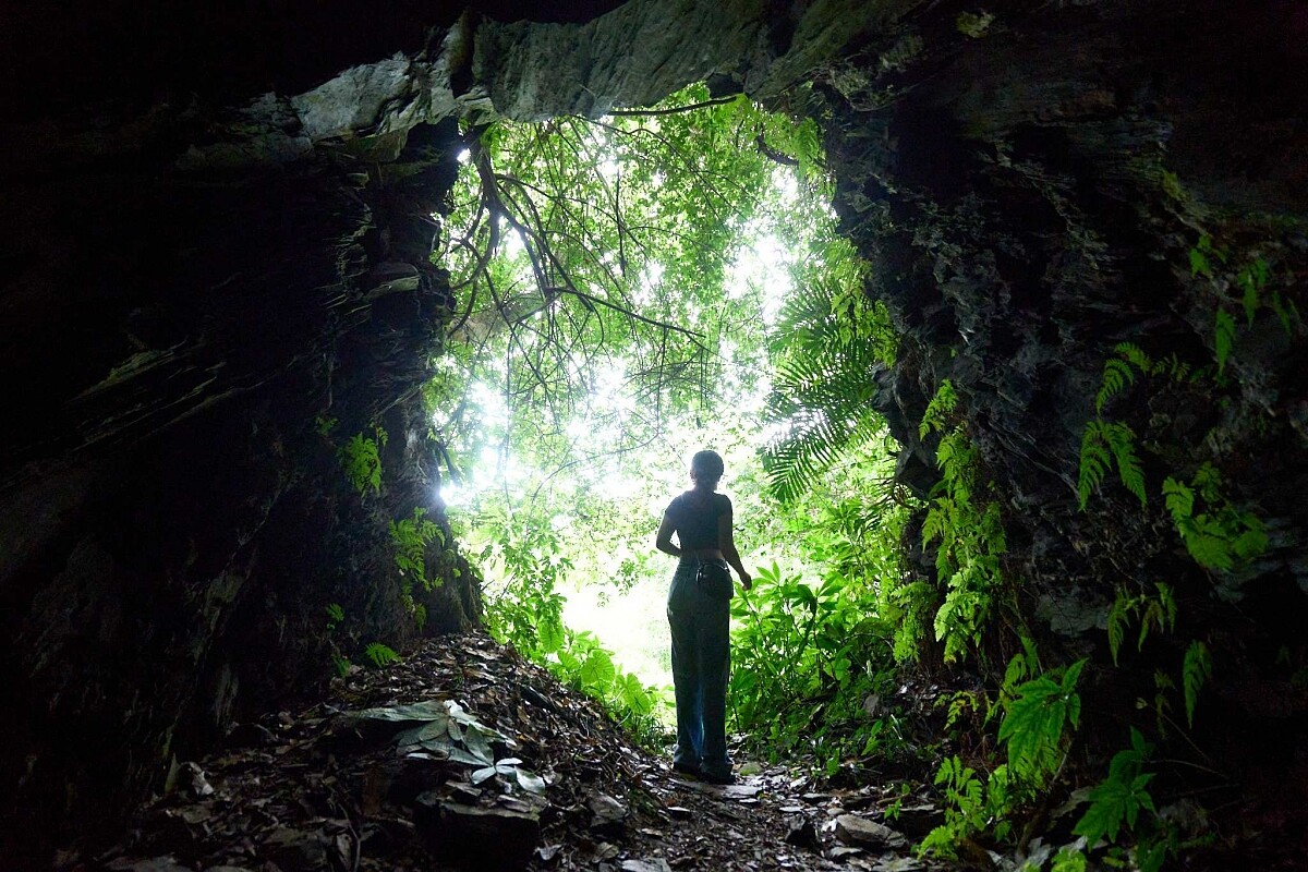 二戰時族人挖鑿的防空洞。