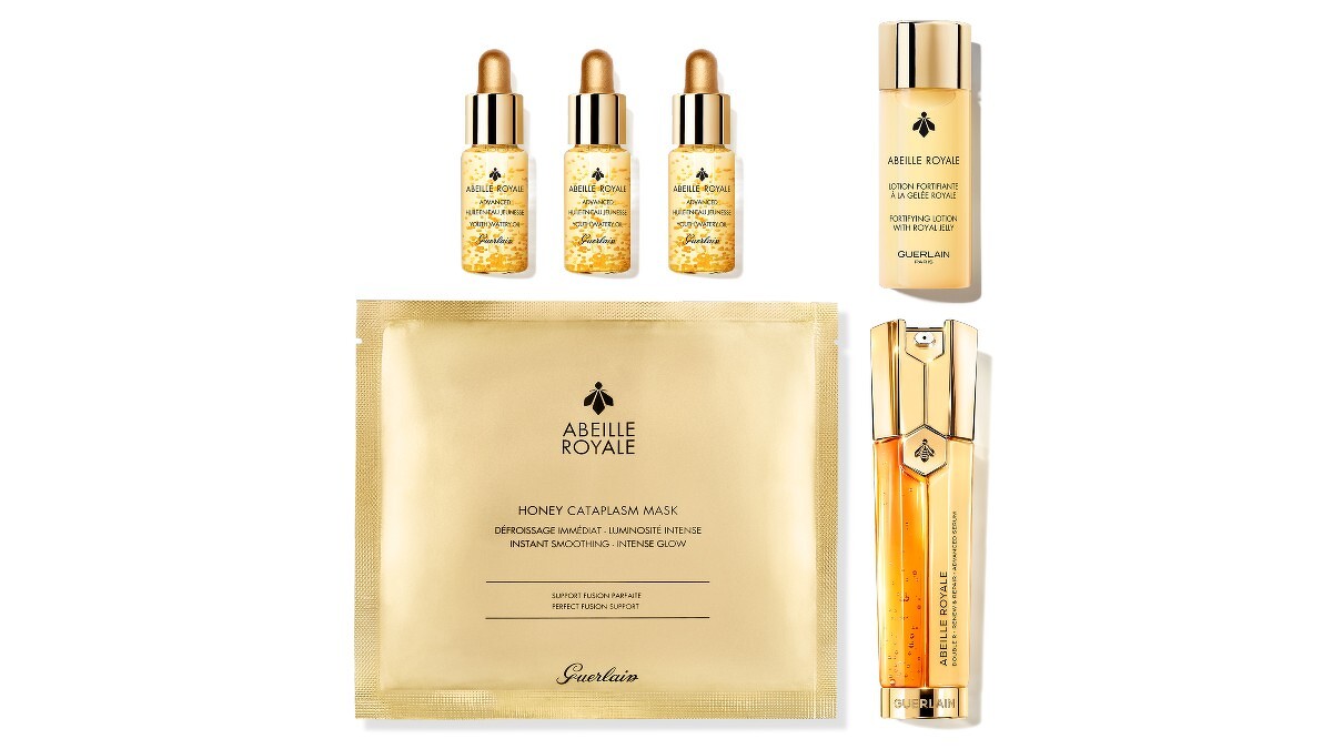 皇家蜂王乳雙導精華大容量組 優惠價NT$7,317 價值NT$11,760，皇家蜂王乳雙導精華50ml (正品)、皇家蜂王乳蜜露40ml、皇家蜂王乳平衡油3G 5ml*3、皇家蜂王乳3D繃帶超導面膜。