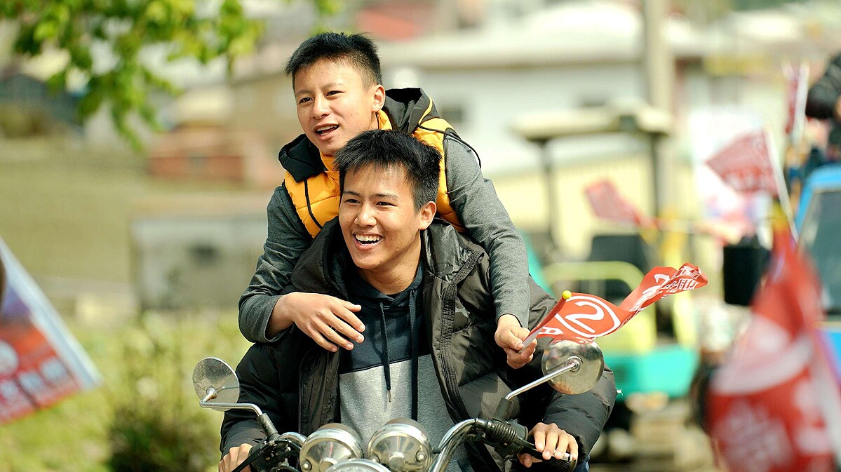 張祖鈞(上)以《哈勇家》提名金馬獎最佳新演員，最開心的莫過於曾以《只要我長大》入圍相同獎項的陳宇