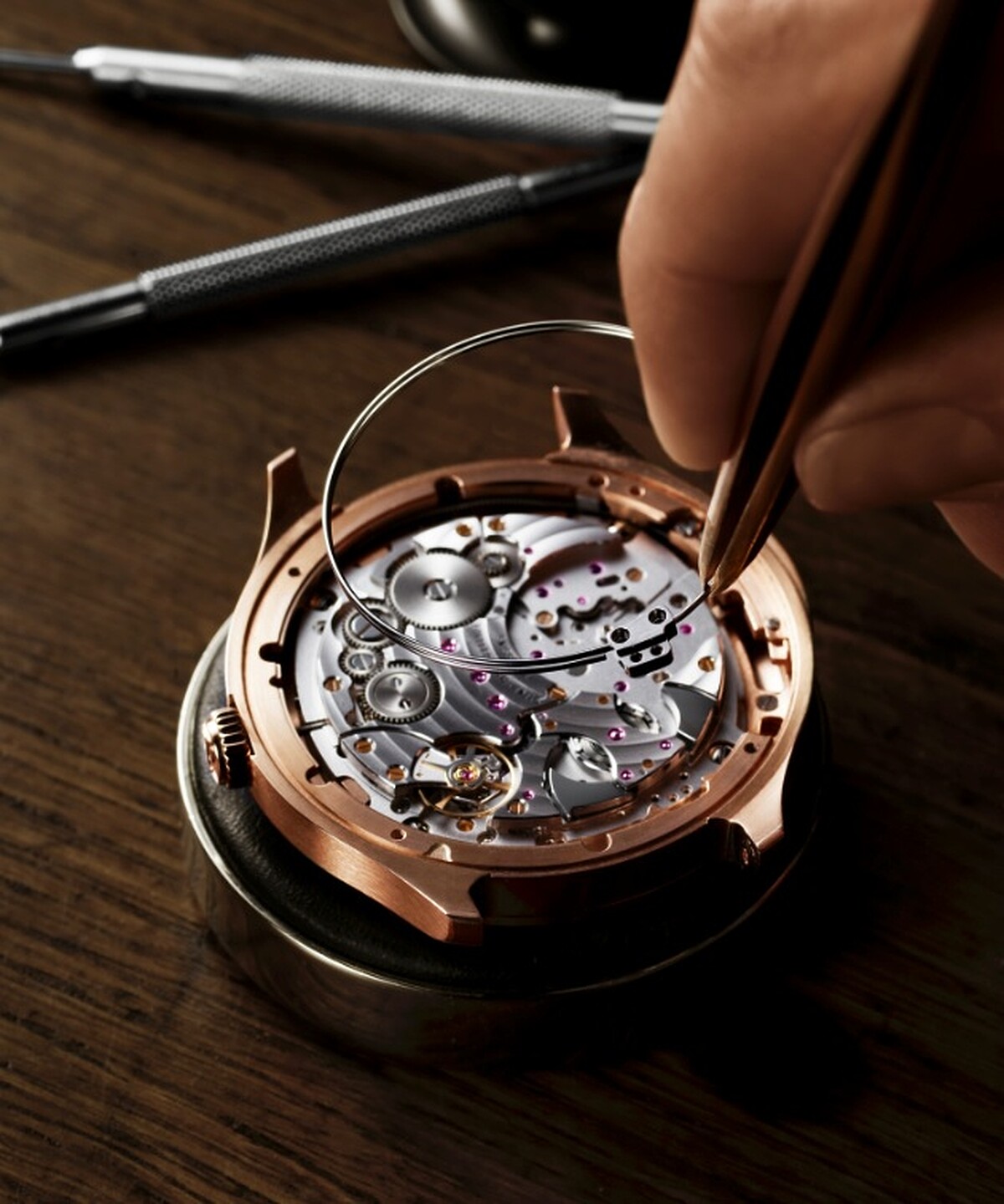 機芯右下方可見音鎚