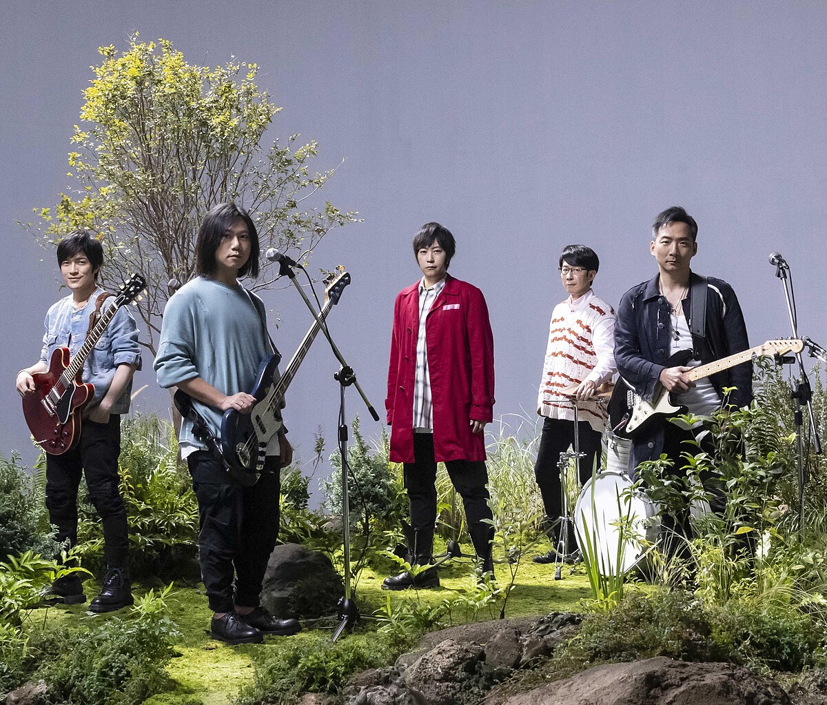 五月天〈你的神曲〉MV以奇幻的綠洲為開場