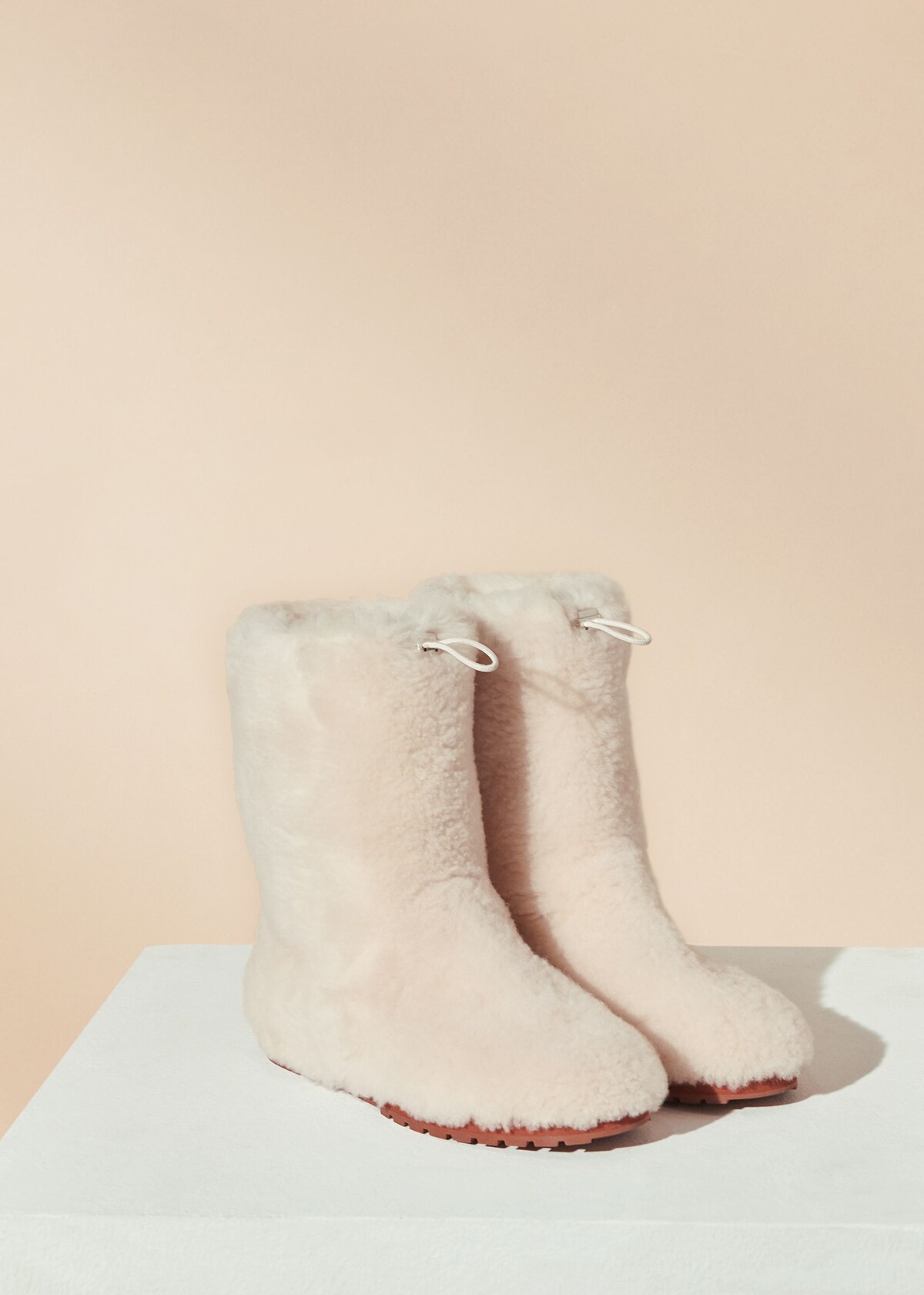 Loro Piana 絨毛雪靴，NT76,000。