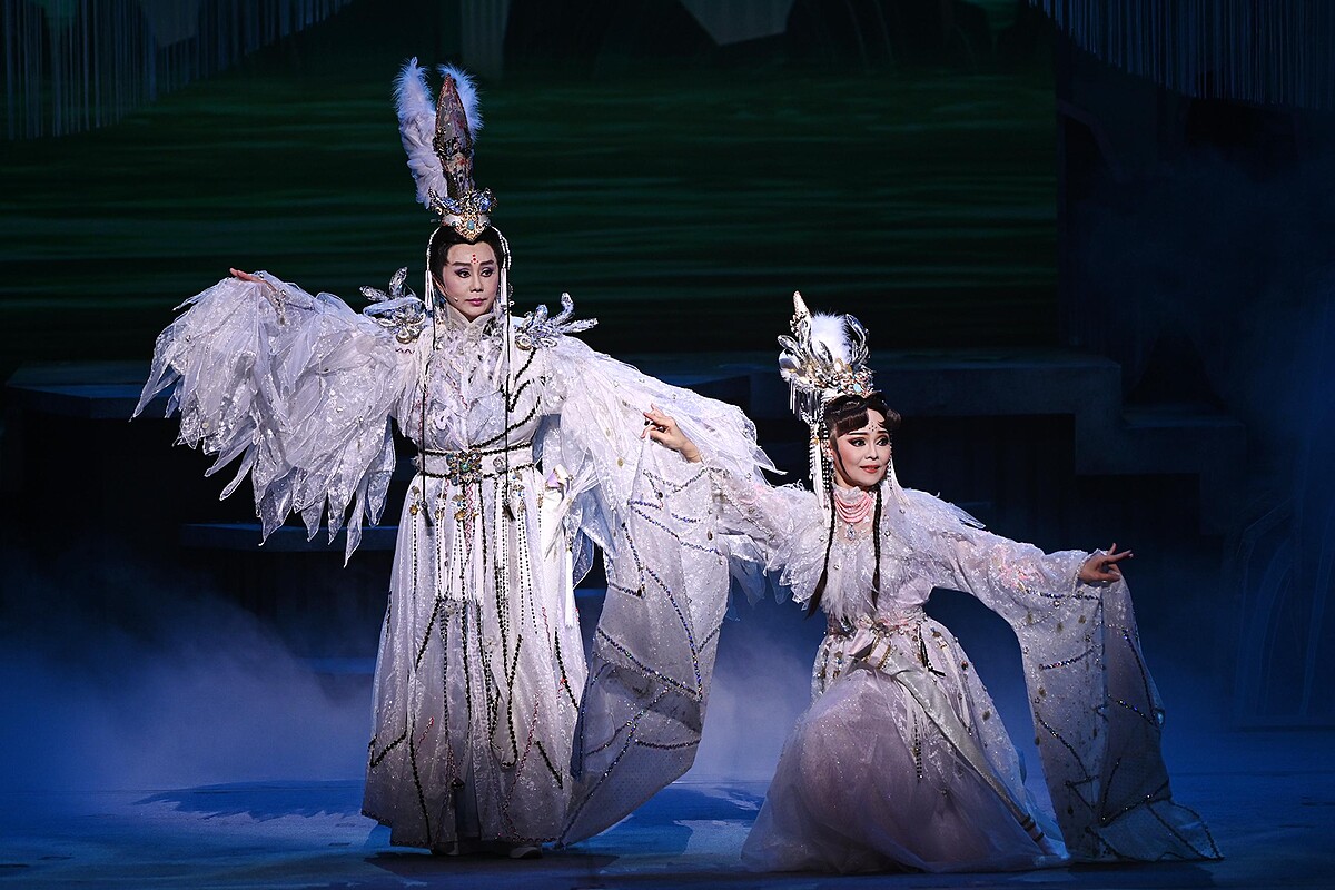 《八仙傳奇系列─韓湘子》由無敵小生孫翠鳳、當家小旦鄭雅升主演