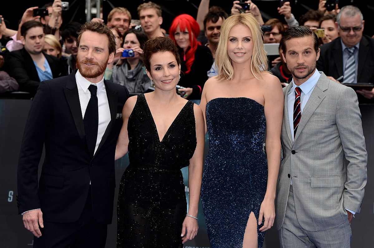 電影《普羅米修斯》演員 左起：麥克法斯賓達 Michael Fassbender、歐蜜瑞佩斯 Noomi Rapace、莎莉賽隆 Charlize Theron 、羅根馬歇爾格林 Logan Marshall-Green