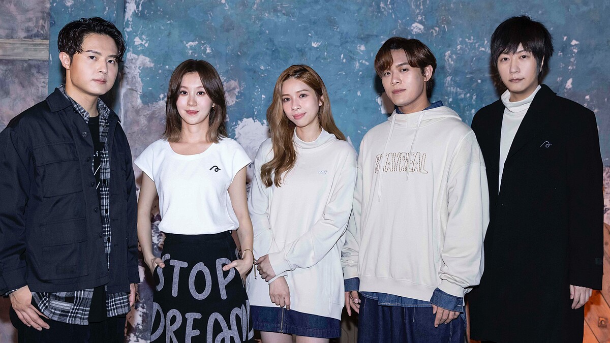 五月天阿信x告五人x白安共組「告白信」限定樂團,合唱STAYREAL 15週年品牌主題曲〈我們都活在進化之中〉