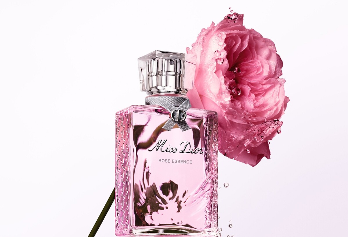 Dior迪奧Miss Dior玫瑰珍釀香氛情境圖。