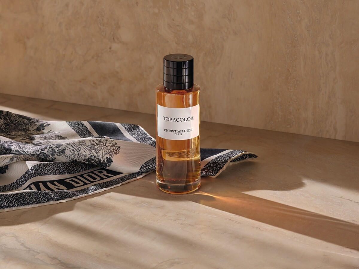Dior迪奧香氛世家炙烈菸草香氛海洋度假限量版情境圖。