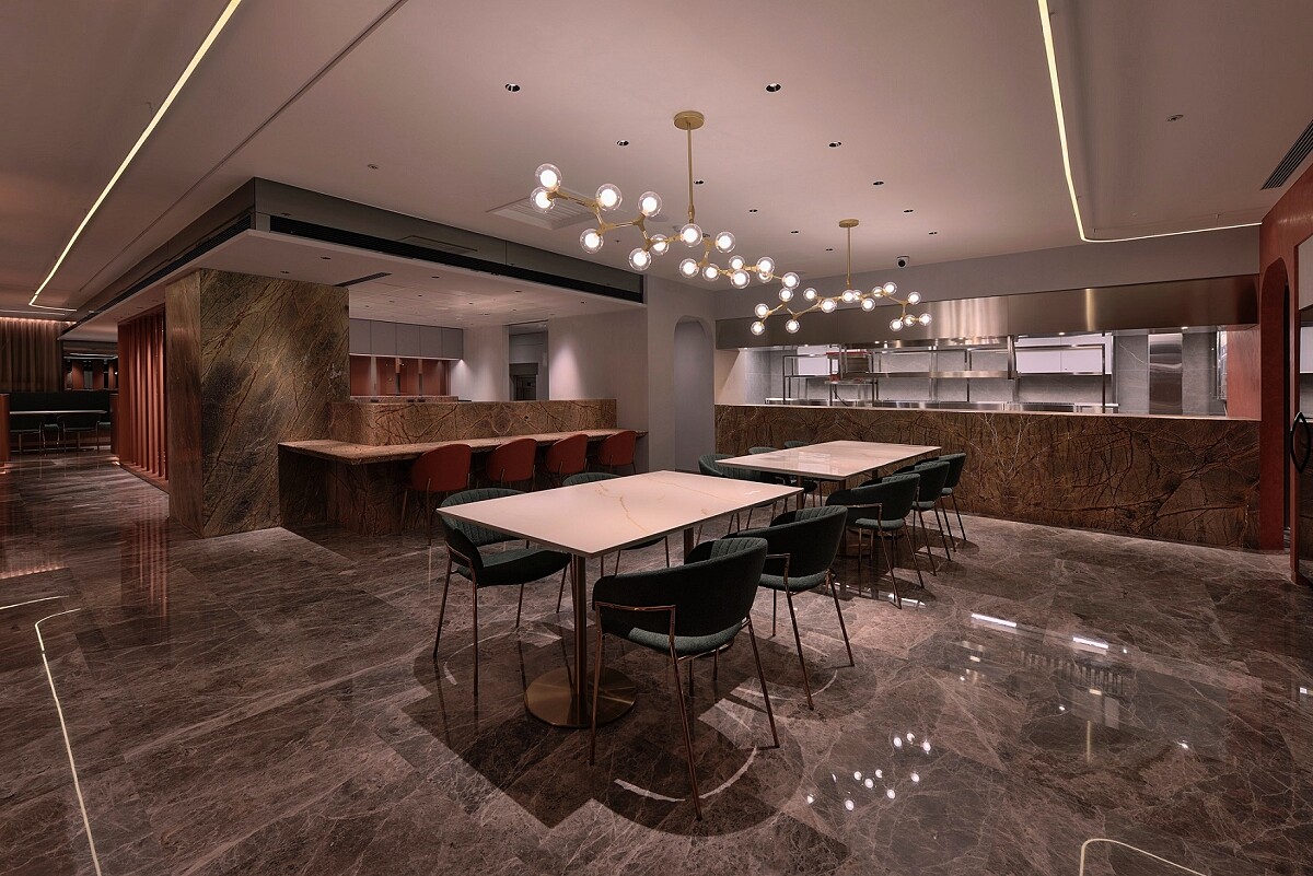 以夏沐樹石打造華麗秋日的景象。