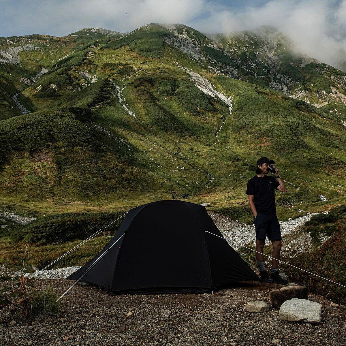 muraco 商品總是以黑、白、灰為主色調的極簡風格呈現。