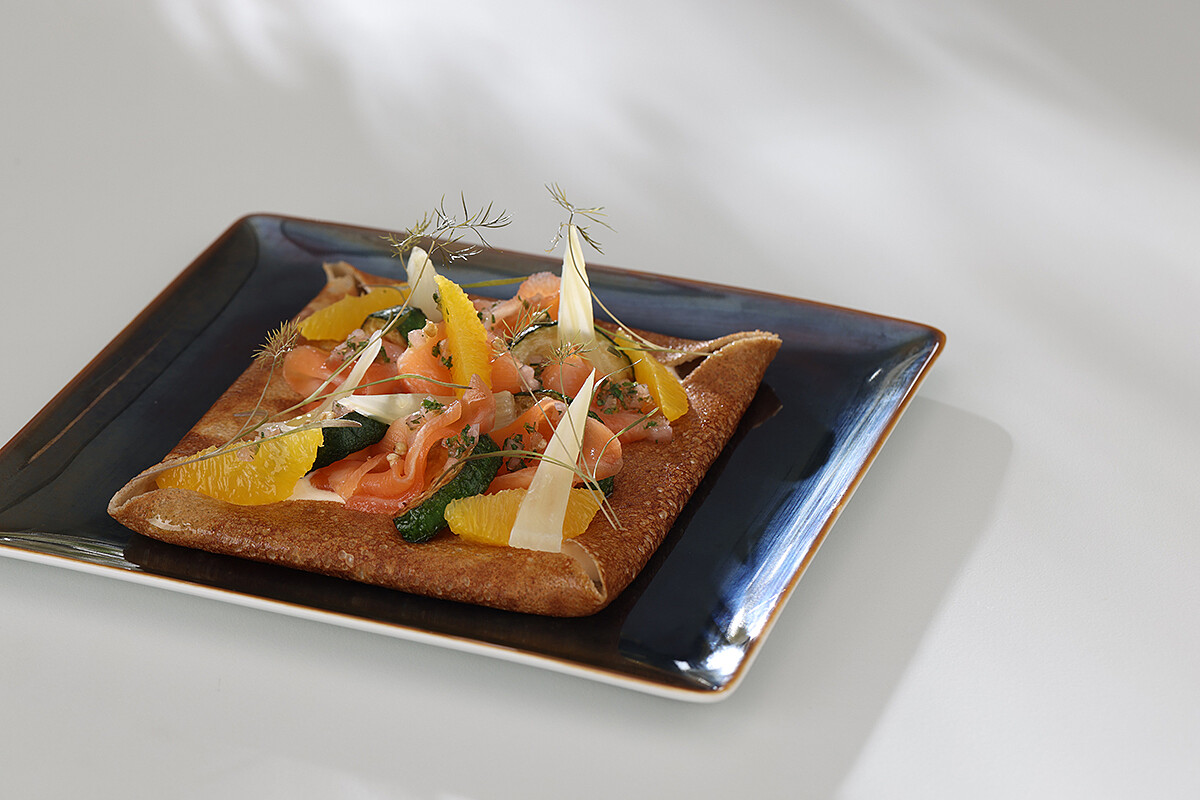 鮭魚節瓜薄餅。